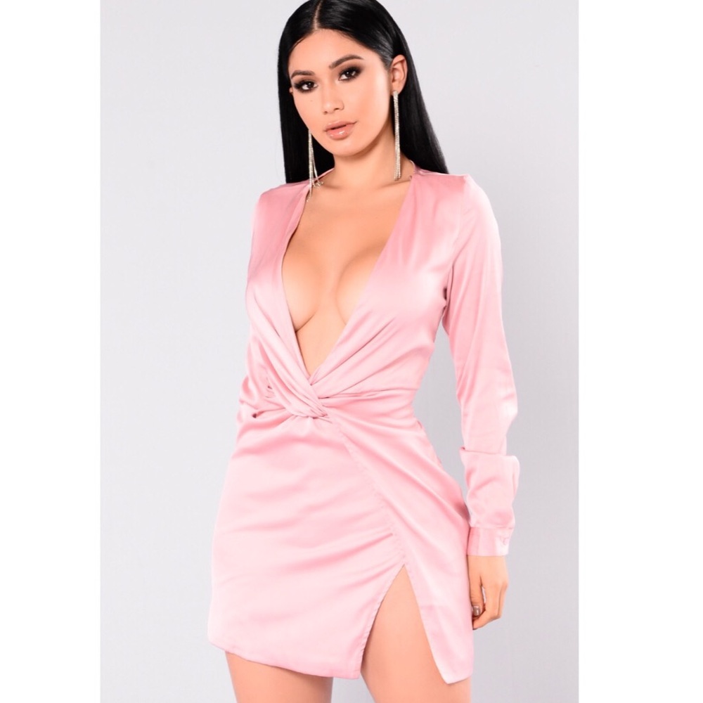 ✨🌸 FASHION NOVA LONG SLEEVE PINK SATIN DRESS🌸✨